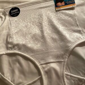 BNWT Vanity Fair tummy smoothing brief 7L